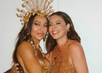 Paolla Oliveira arrasa em look de crochê no aniversário de Sabrina Sato