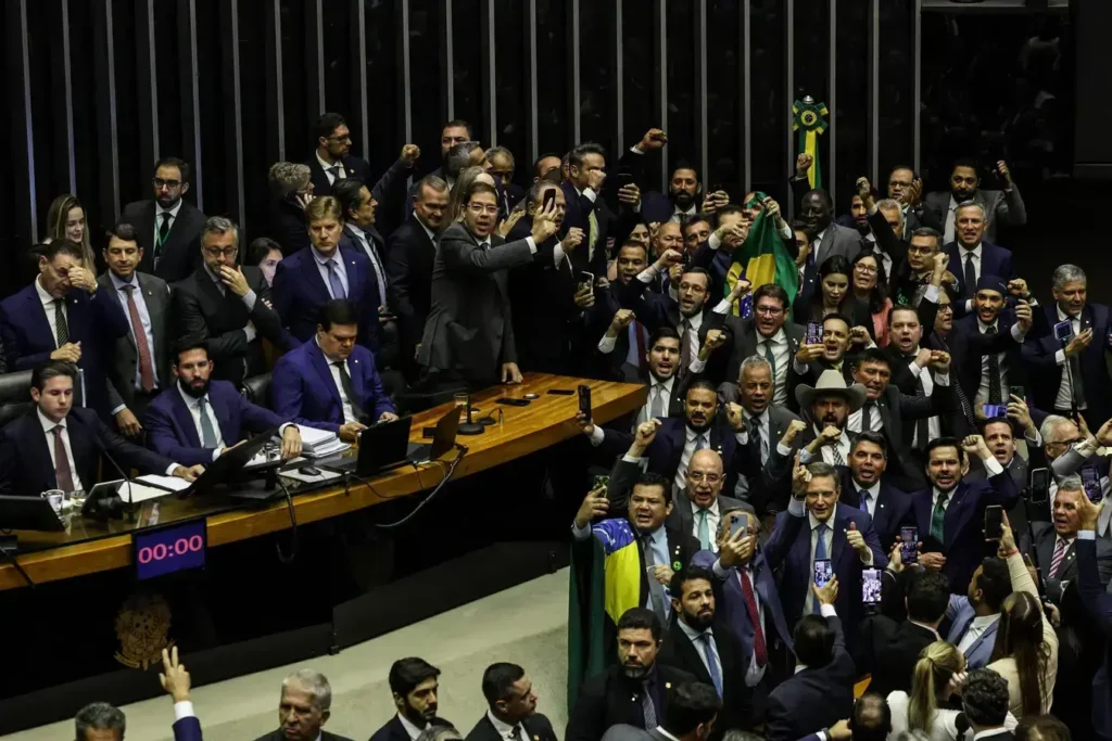 Parlamentares acreditam na derrubada do veto sobre penas do 8 de janeiro