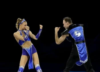 Patinadores da Geórgia brilham com apresentação inspirada em Mortal Kombat