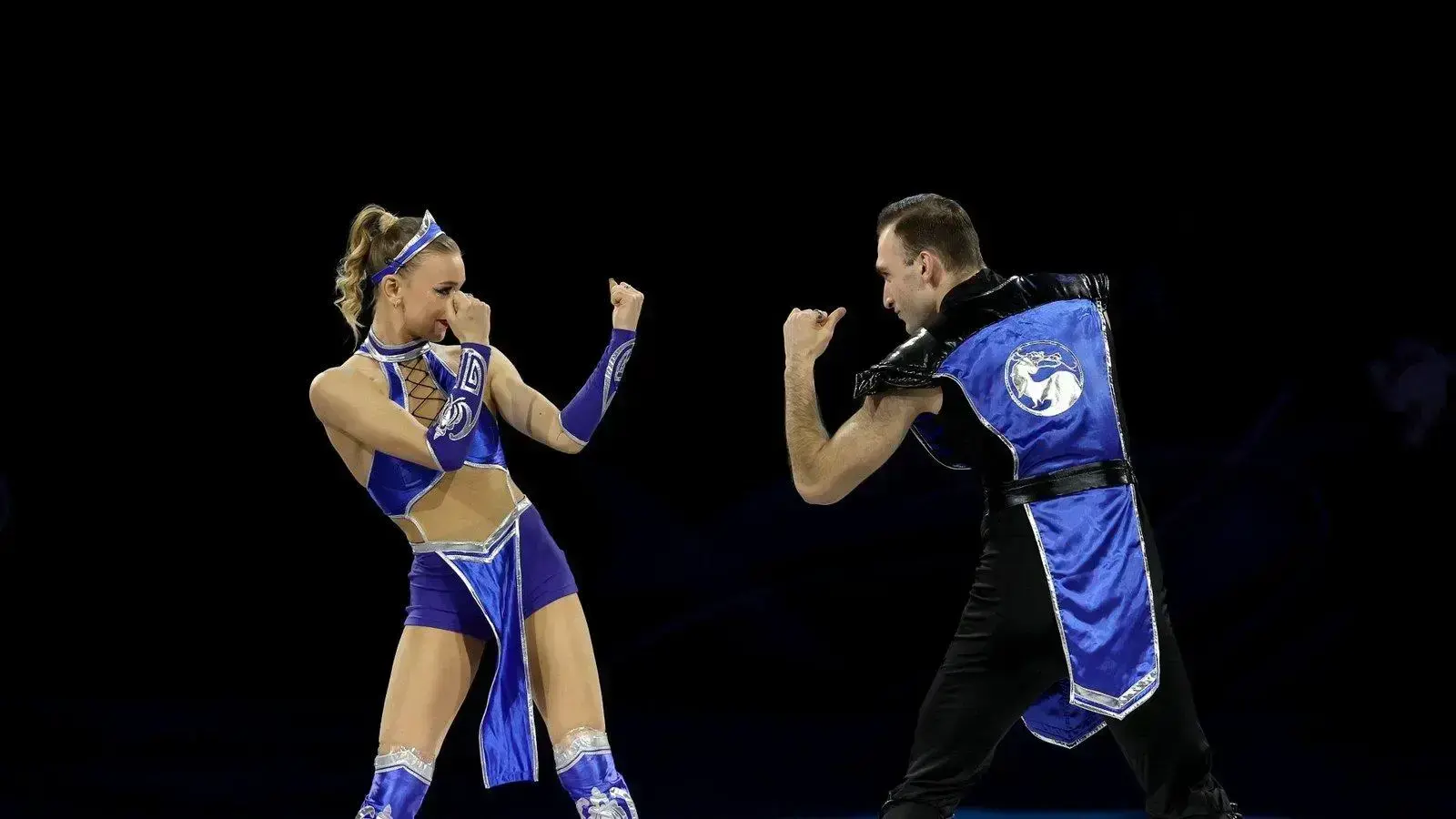 Patinadores da Geórgia brilham com apresentação inspirada em Mortal Kombat