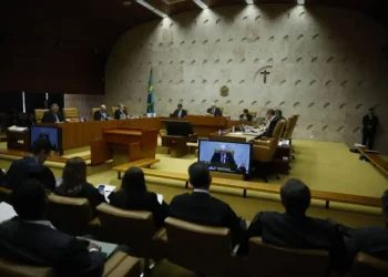 Pendências sobre pagamentos extras no STF geram debates acalorados