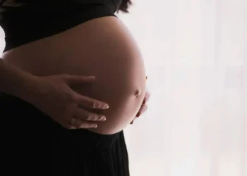 Queda da fecundidade: Desafios das mulheres na atualidade