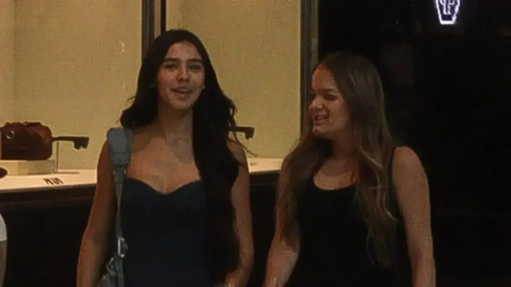 Rafaella Justus e Duda Guerra aproveitam shopping no Rio de Janeiro