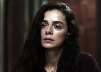 Record garante exclusividade da novela Coração de Mãe com Özge Özpirinçci