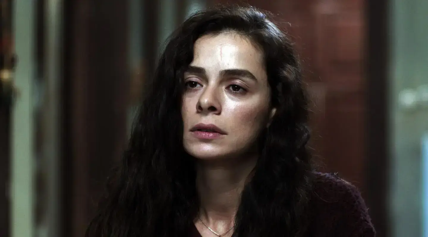 Record garante exclusividade da novela Coração de Mãe com Özge Özpirinçci