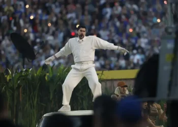Republicanos pedem multas e prisão de Bad Bunny após show do Super Bowl