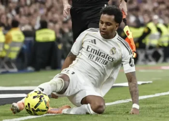 Rodrygo sofre tendinite, perde jogo-chave e preocupa no Real Madrid