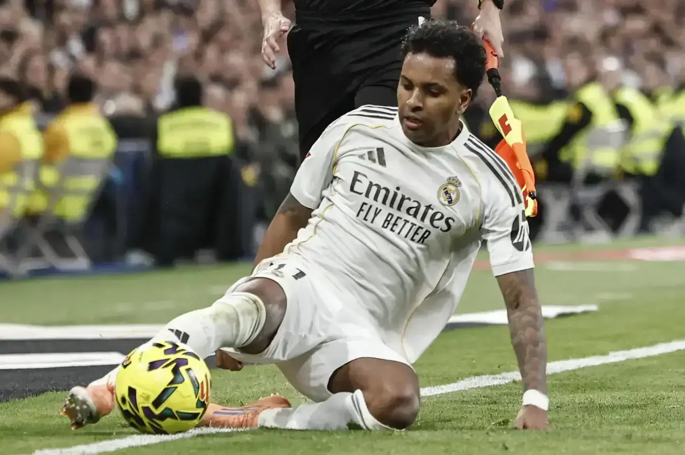 Rodrygo sofre tendinite, perde jogo-chave e preocupa no Real Madrid