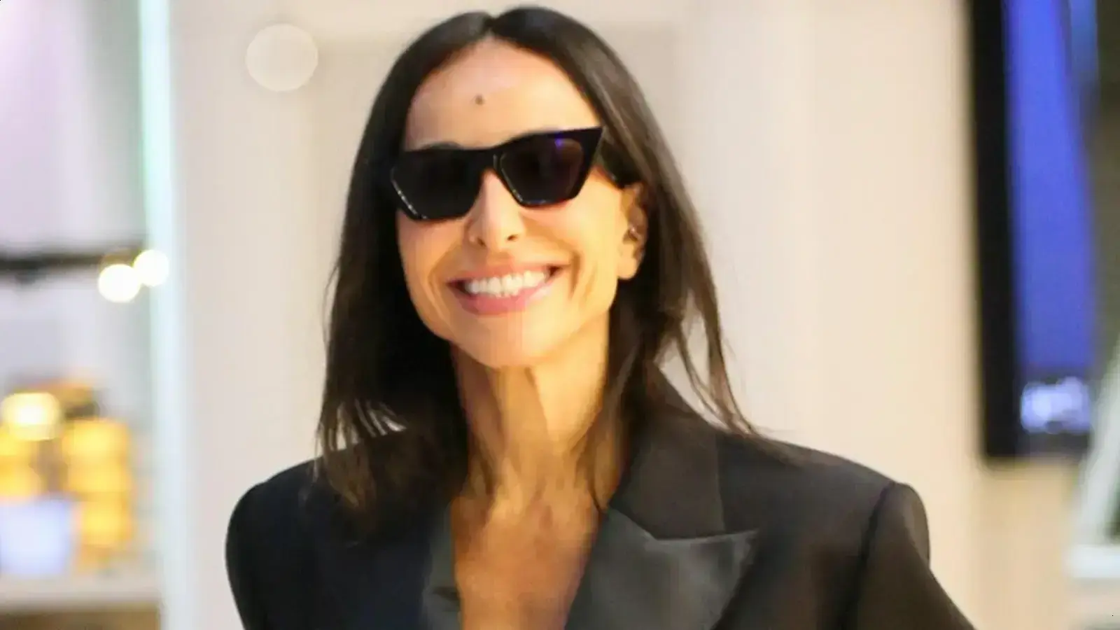 Sabrina Sato é flagrada em aeroporto com bolsa Hermès avaliada em R$166.614