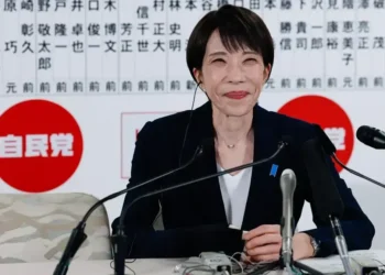 Sanae Takaichi amplia poder com vitória histórica nas eleições do Japão