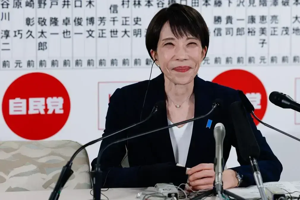 Sanae Takaichi amplia poder com vitória histórica nas eleições do Japão