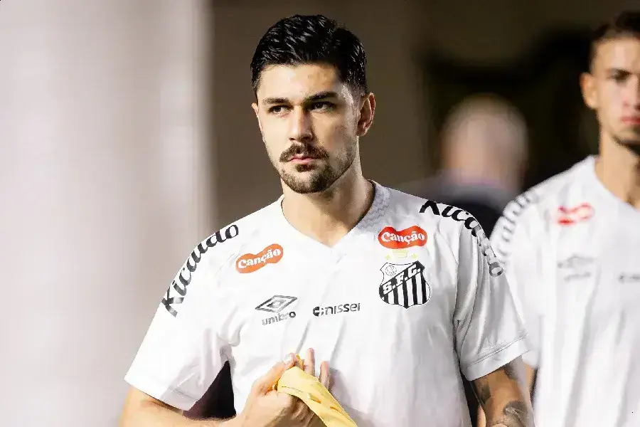 Santos é punido com transferência bloqueada por dívida com clube português