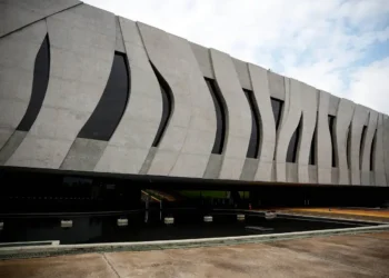 STJ mantém decisão e nega recurso de Luciano Hang contra Folha