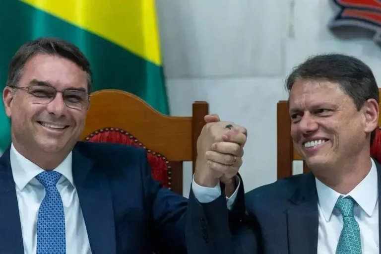 Tarcísio anuncia plano de governo para Flávio Bolsonaro até março
