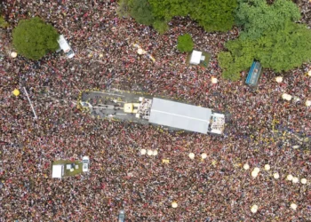 Tarcísio critica excesso de público em mega-bloco do pré-carnaval em SP
