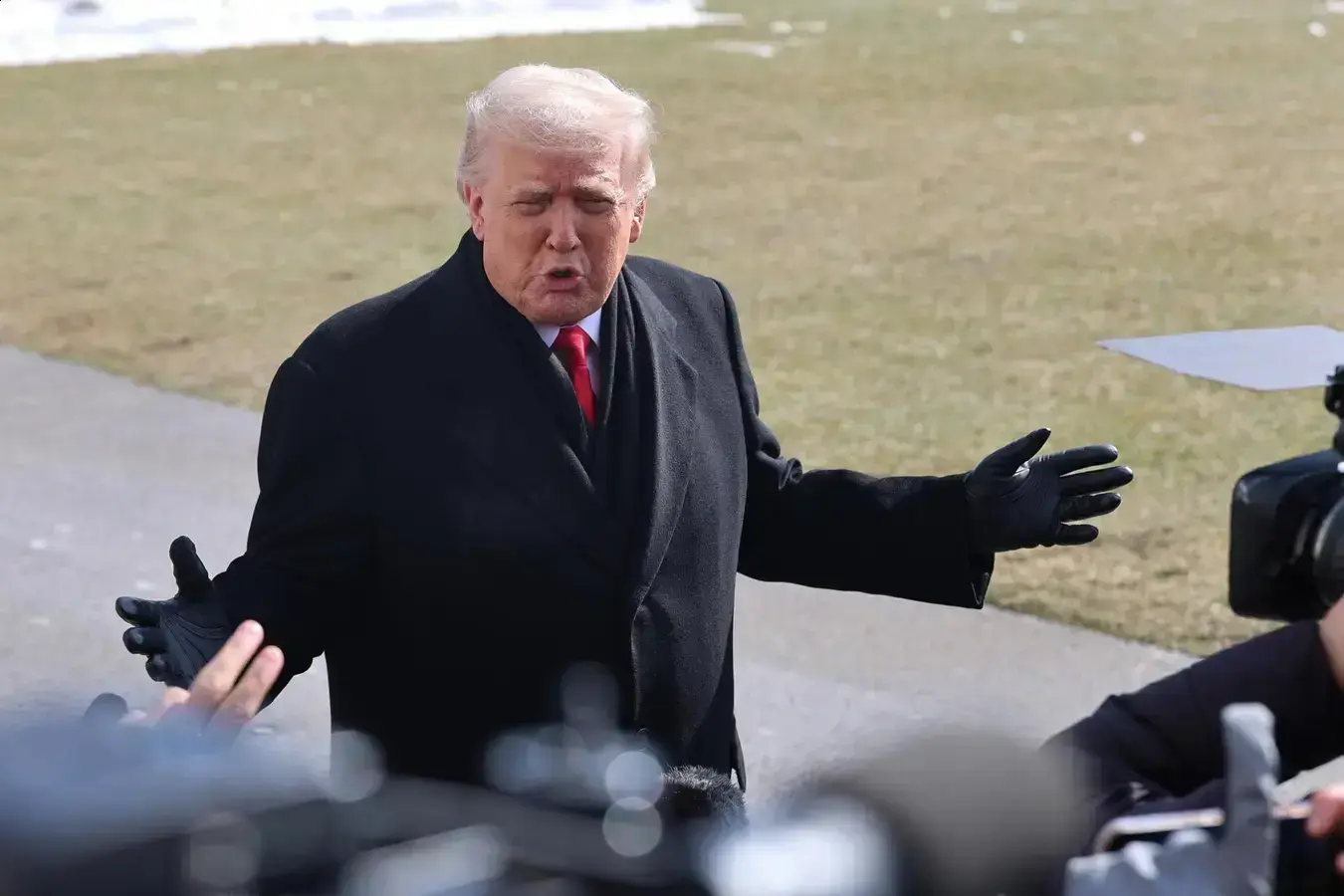 Trump culpa equipe por vídeo racista que mostrou Obama e Michelle como macacos