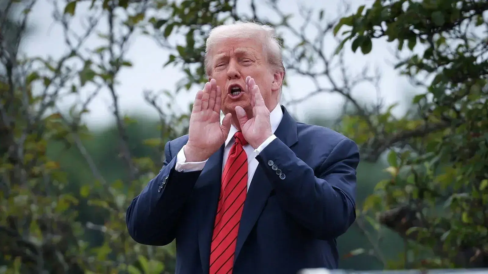 Trump decide liberar documentos sobre vida alienígena e OVNIs