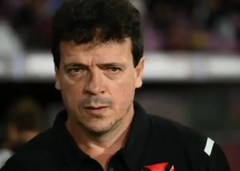 Vasco da Gama demite Fernando Diniz após derrota no Campeonato Carioca