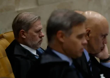 A crescente desconfiança sobre o STF e o clamor por impeachment