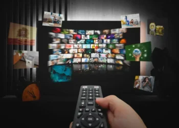 A dériva narrativa da Netflix: roteiros simples e a dispersão digital