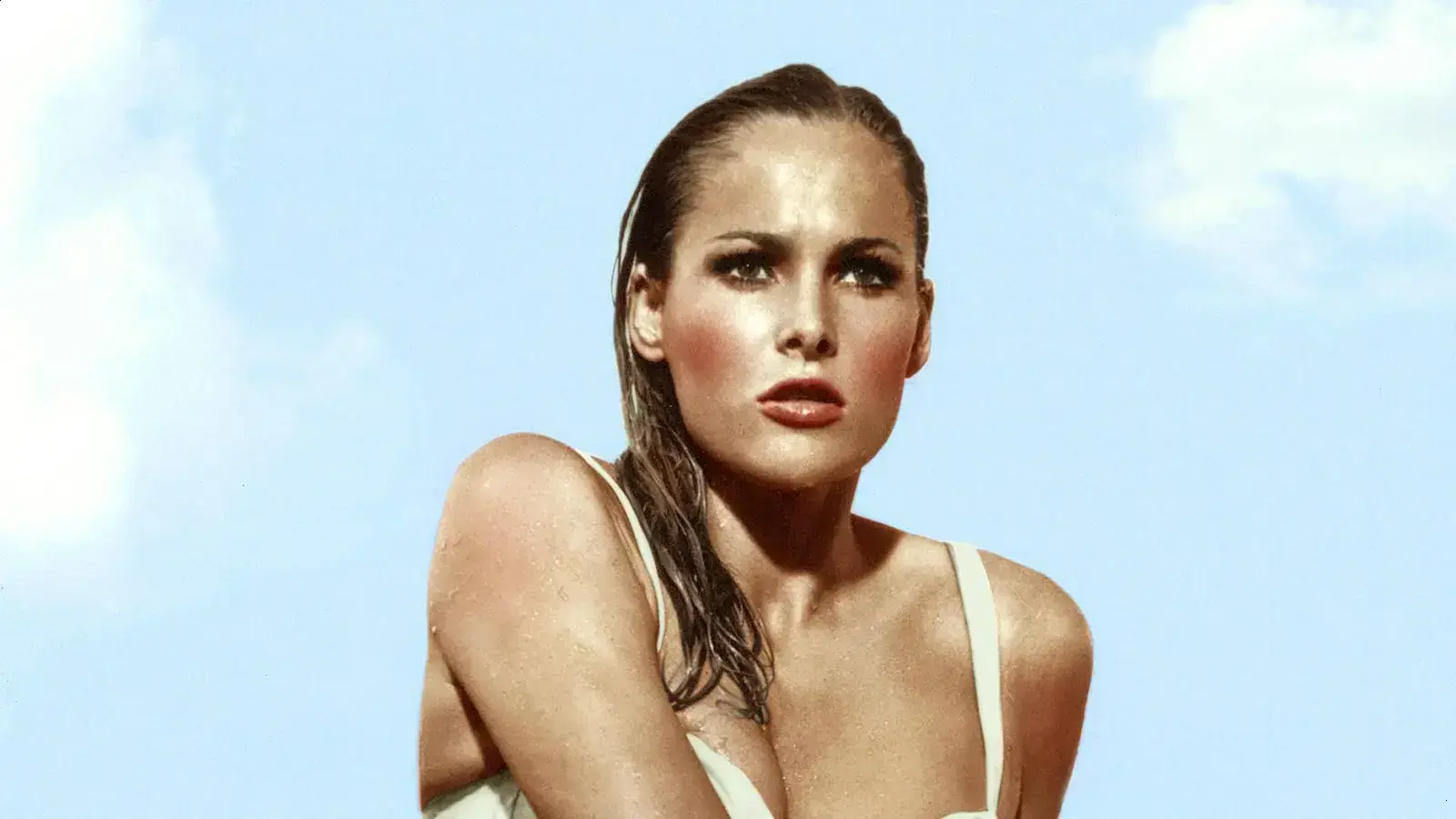A primeira Bond Girl Ursula Andress completa 90 anos e enfrenta crise financeira