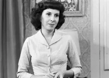 A trajetória discreta de Beatriz Lyra após 50 anos de carreira