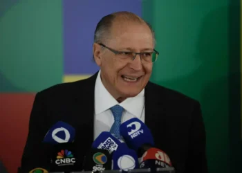 Alckmin anuncia saída do Ministério da Indústria para se candidatar em 2026