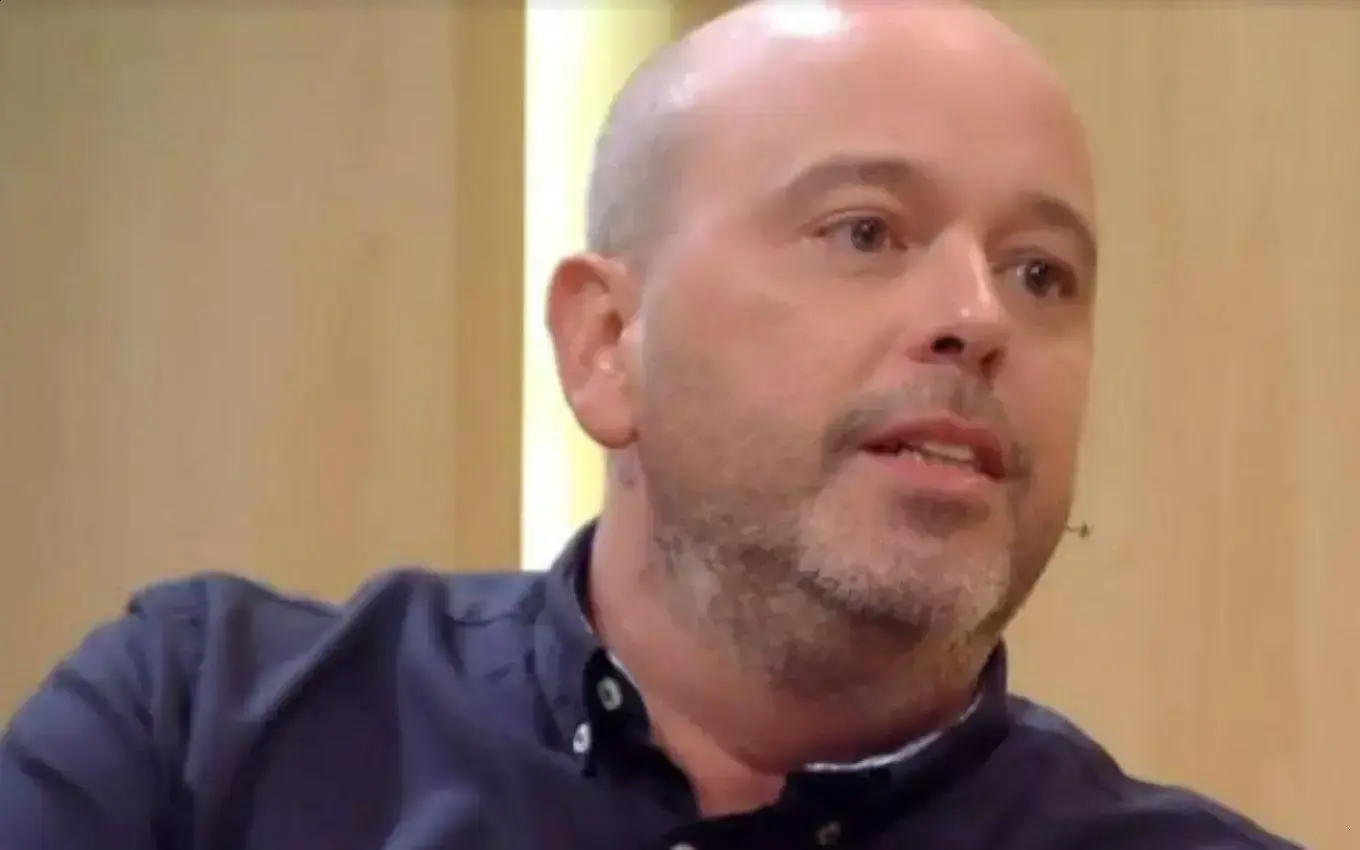 Alex Escobar se afasta da Globo para cirurgia nas cordas vocais