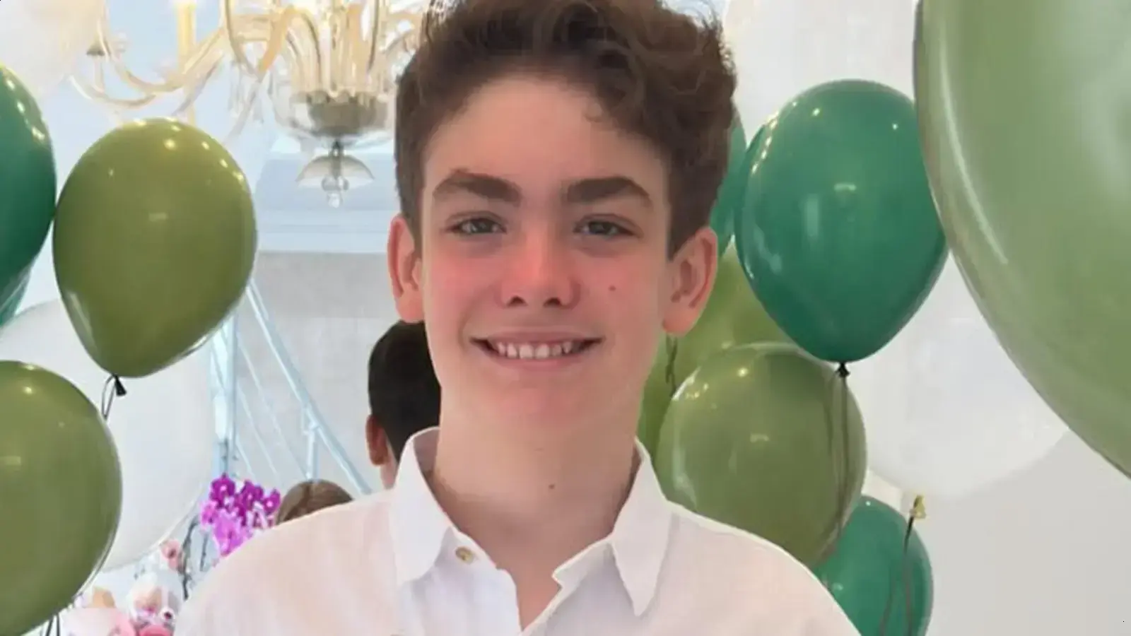 Alezinho completa 12 anos em festa linda ao lado da família