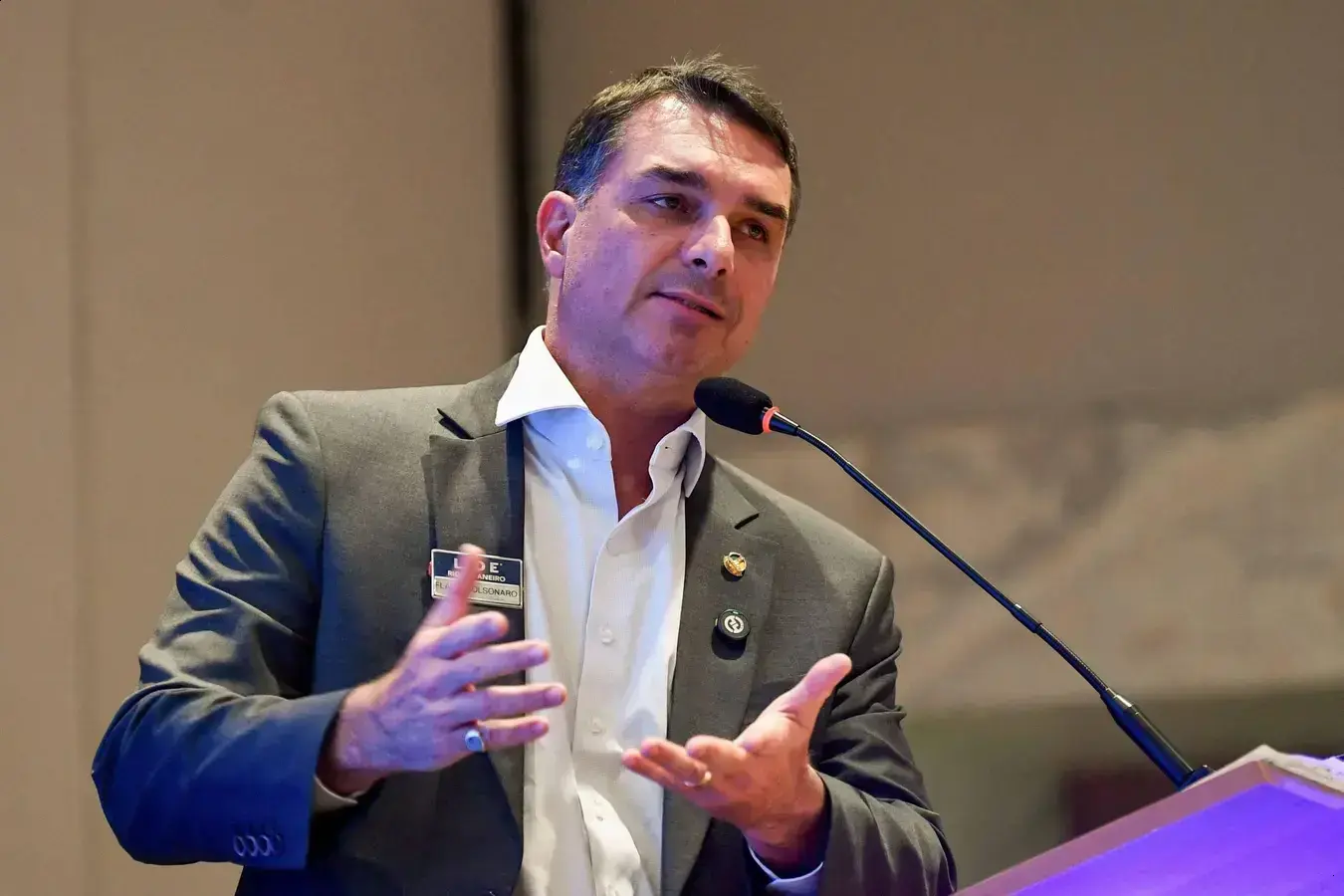 Aliados de Flávio apoiam candidatura de Caiado para as eleições 2026