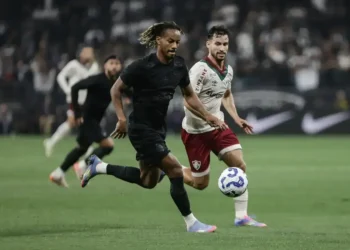 André Carrillo é convocado por Mano Menezes e pode desfalcar o Corinthians