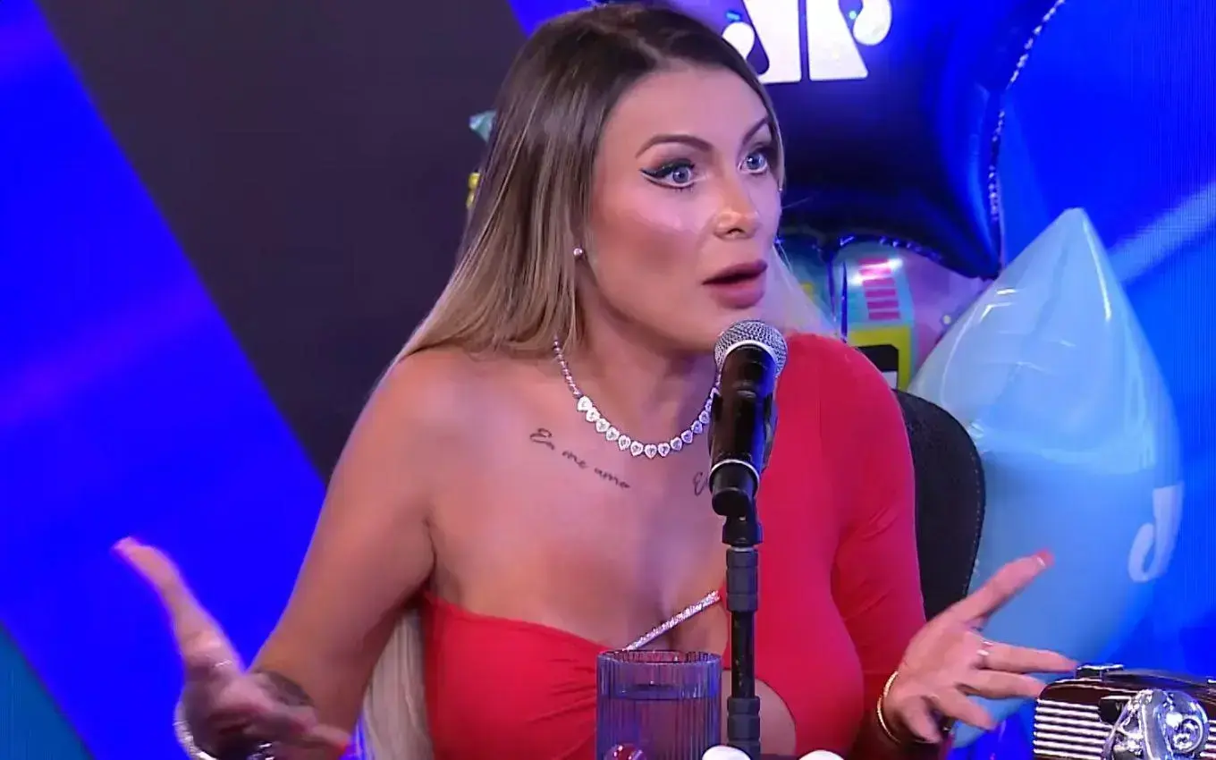Andressa Urach se tornam virgem novamente após himenoplastia