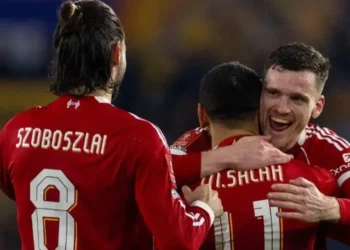 Andrew Robertson completa 32 anos e brilha no Liverpool com R$ 2 milhões semanais