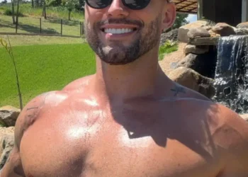 Arthur Picoli ex-BBB exibe praia artificial em novo sítio no Espírito Santo