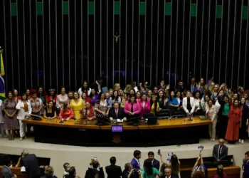 As Barreiras Invisíveis à Presença Feminina na Política Brasileira
