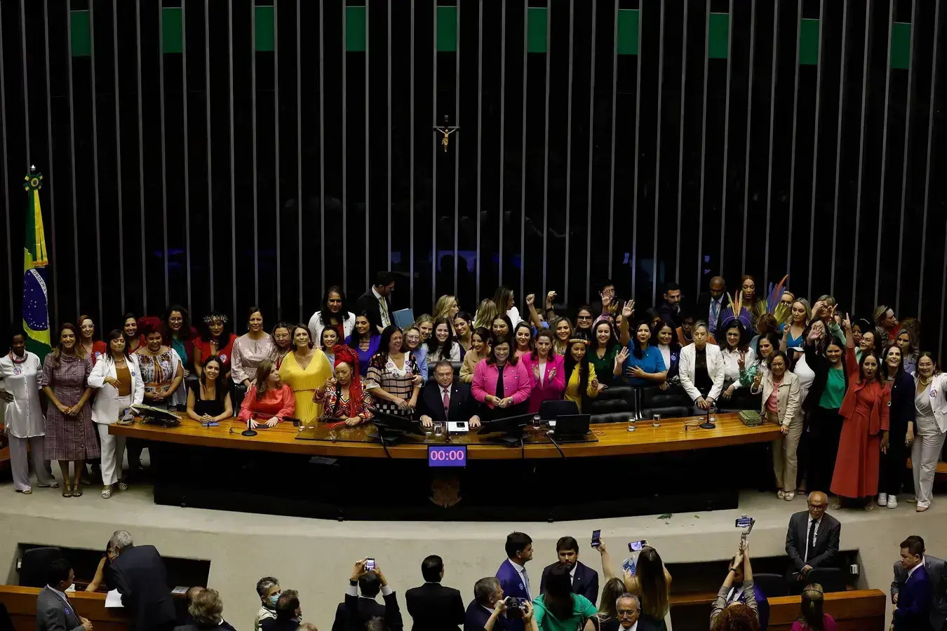 As Barreiras Invisíveis à Presença Feminina na Política Brasileira