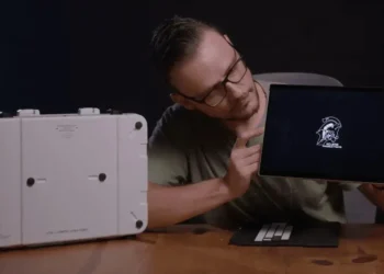 Asus revela edição limitada do laptop gamer em parceria com Kojima