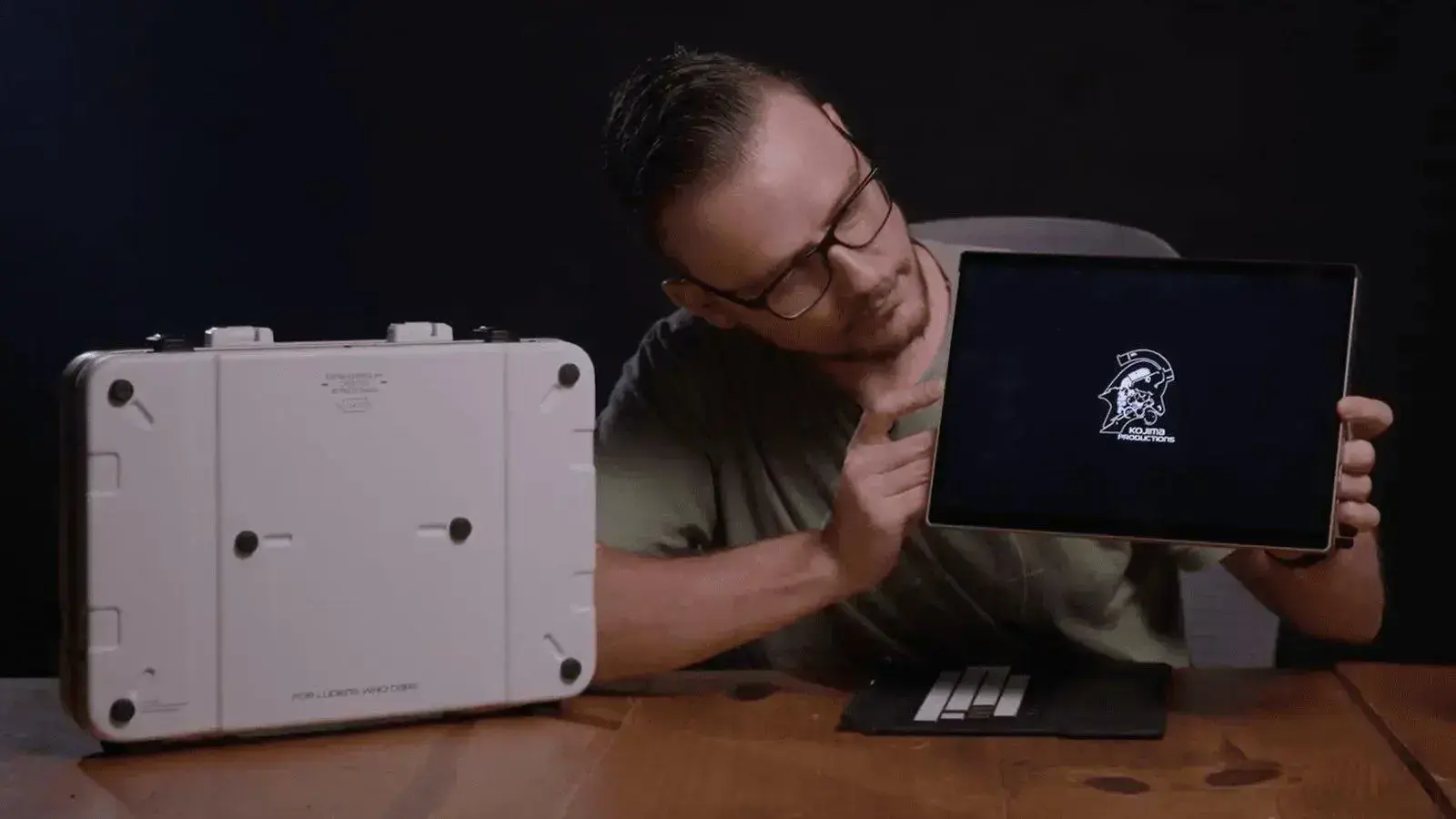 Asus revela edição limitada do laptop gamer em parceria com Kojima