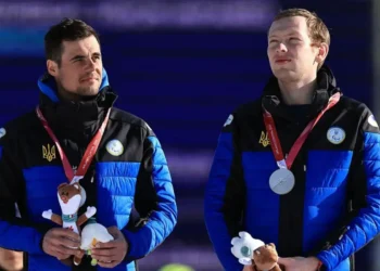 Atleta ucraniano dedica medalha de prata ao ChatGPT em prova de biatlo