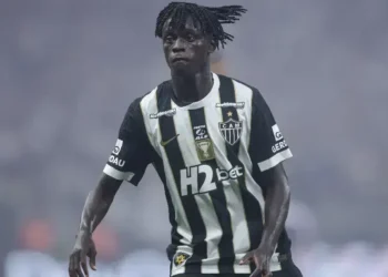 Atlético-MG renova contrato de Mamady Cissé até 2030 com aumento salarial