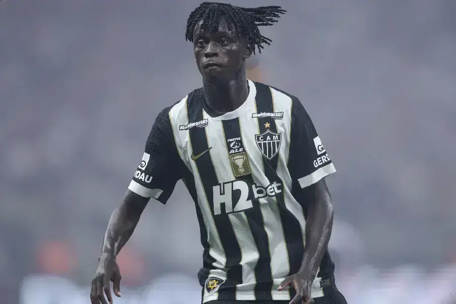 Atlético-MG renova contrato de Mamady Cissé até 2030 com aumento salarial
