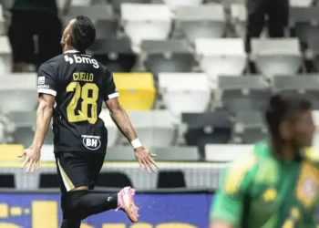 Atlético Mineiro vence Internacional e respira no Campeonato Brasileiro