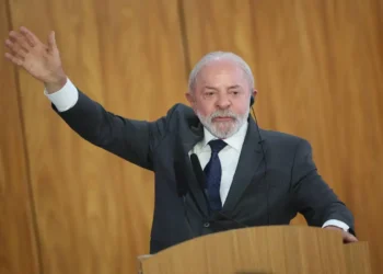 Avaliação negativa do governo Lula se mantém em 40%, segundo pesquisa