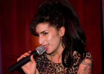 Blake Fielder-Civil fala sobre retorno e melancolia 15 anos após a morte de Amy