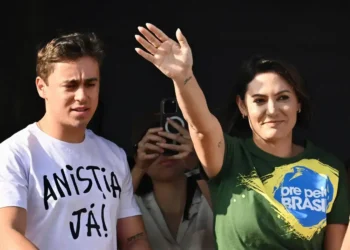 Bolsonaro lamenta críticas à Michelle e defende união na política