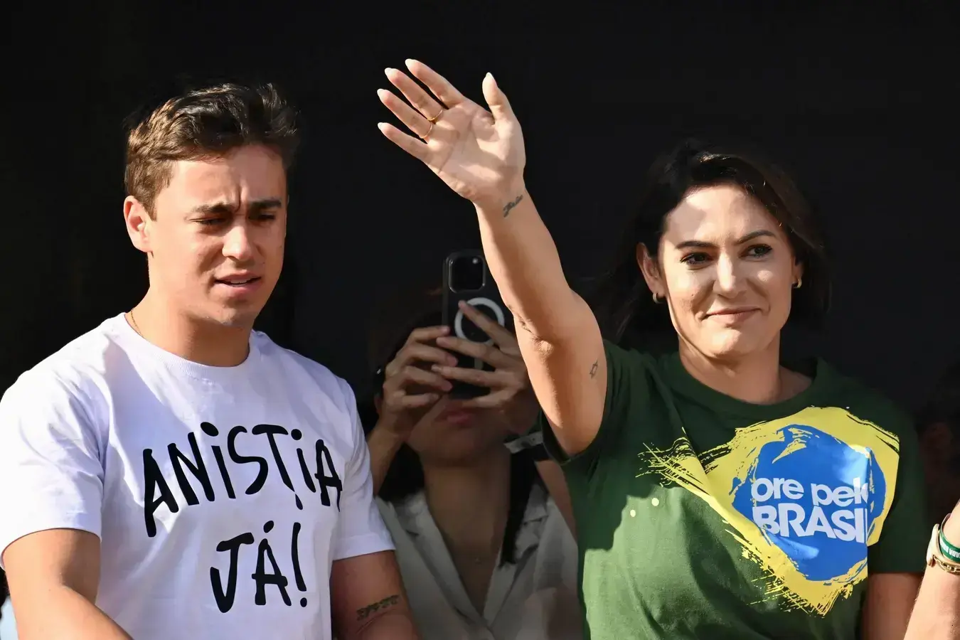Bolsonaro lamenta críticas à Michelle e defende união na política