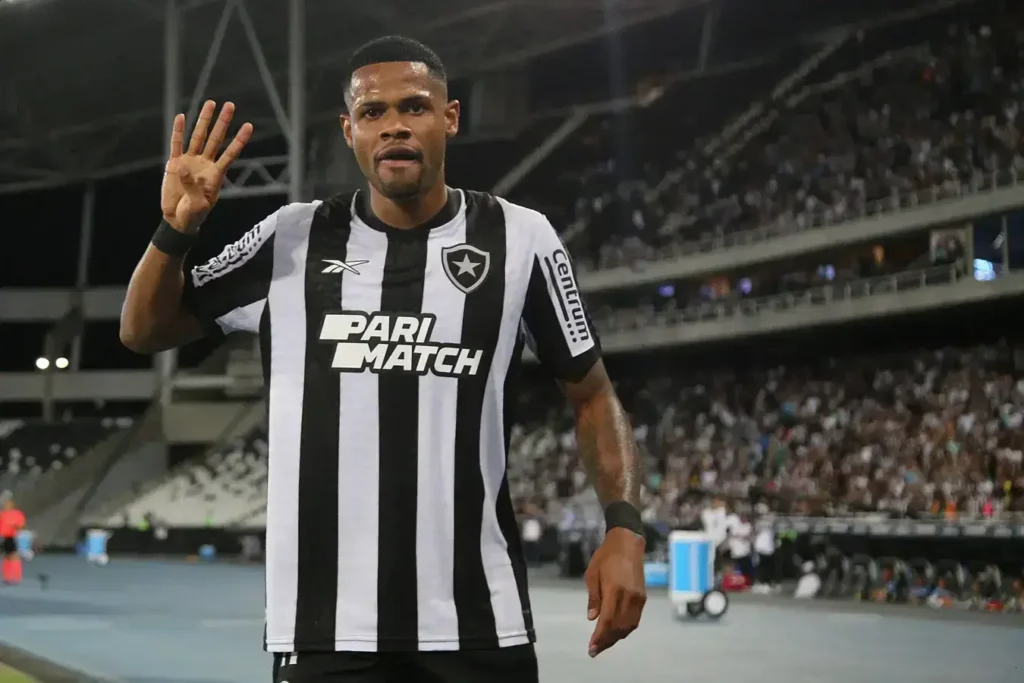 Botafogo avança nas negociações para o retorno de Júnior Santos