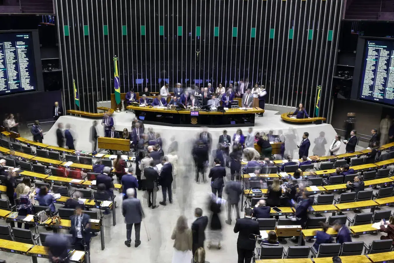 Câmara aprova transferência simbólica de capital para Salvador em julho
