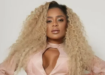 Cariúcha se prepara para nova fase à frente do SuperPop na RedeTV!