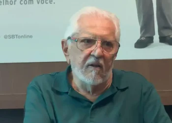 Carlos Alberto de Nóbrega ignora cancelamento às vésperas dos 90 anos